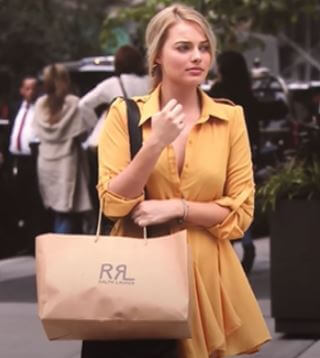 No one knew that inside the Ralph Lauren bag were stolen toilet papers until Sarie Kessler daughter Margot Robbie revealed it.